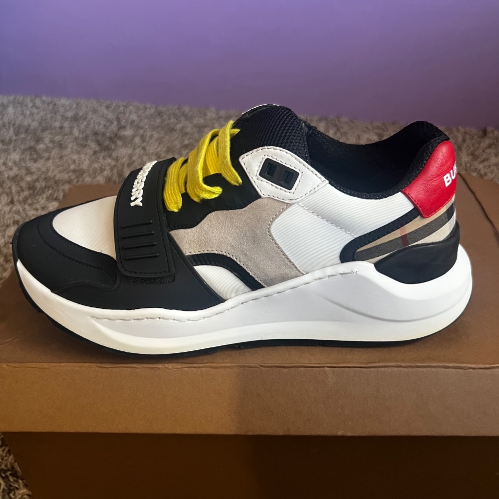 Burberry Ramsey Sneaker - Picture 2 of 12